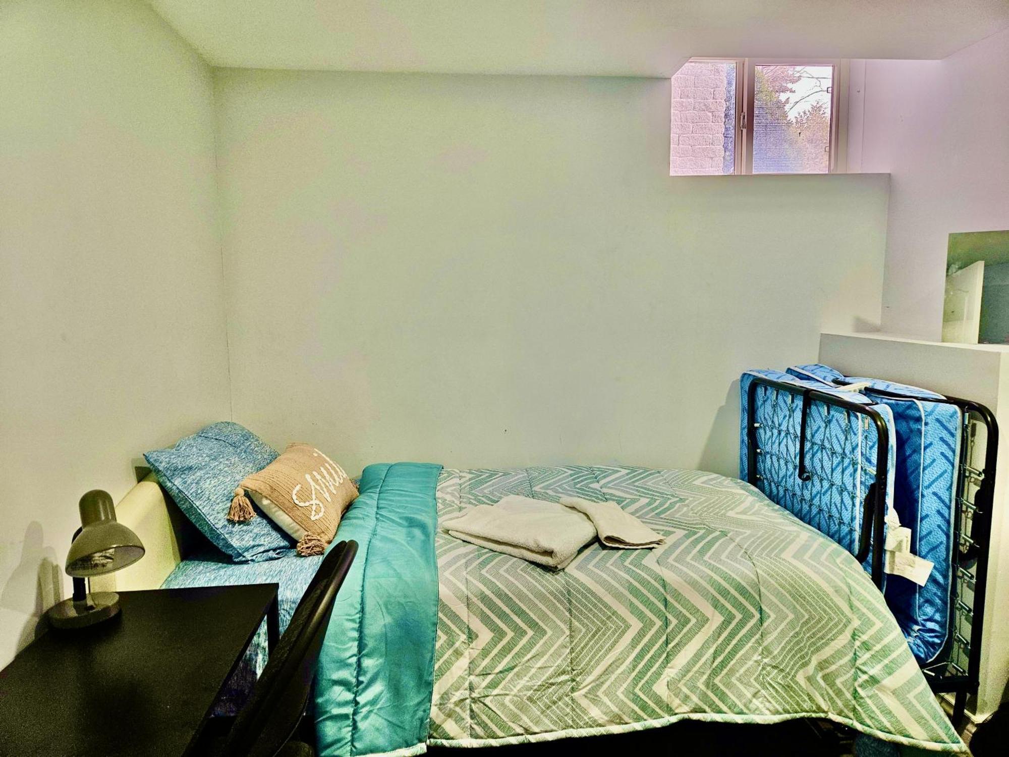 Cozy Room In A Quiet Neighbourhood تورونتو المظهر الخارجي الصورة